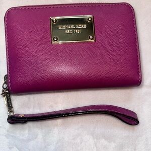 Michael Kors Jet Set Wristlet in Fuchsia